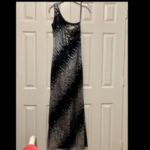 Size 6 dress. Great for formal events.